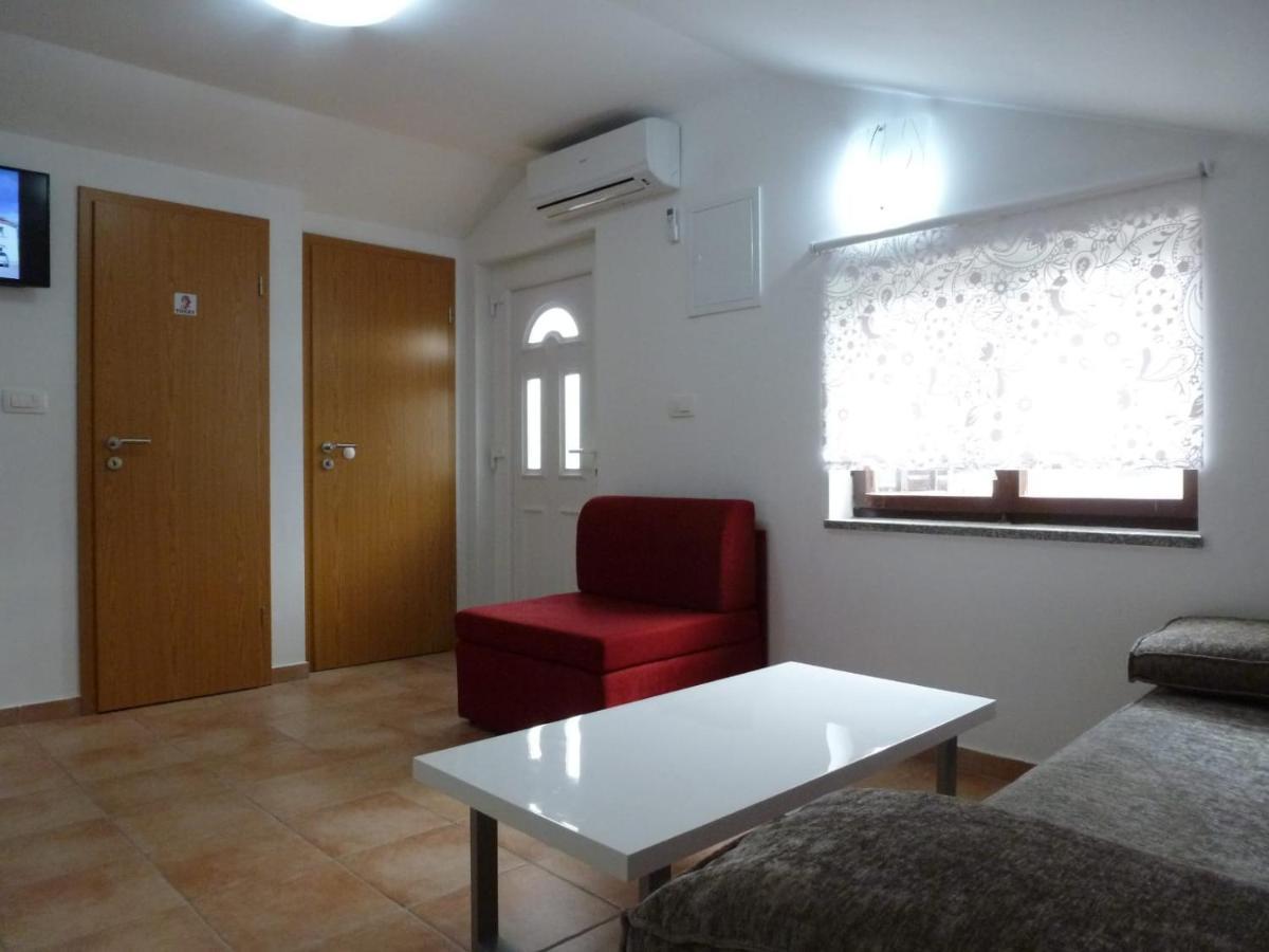 Apartmani Veronika ニン エクステリア 写真